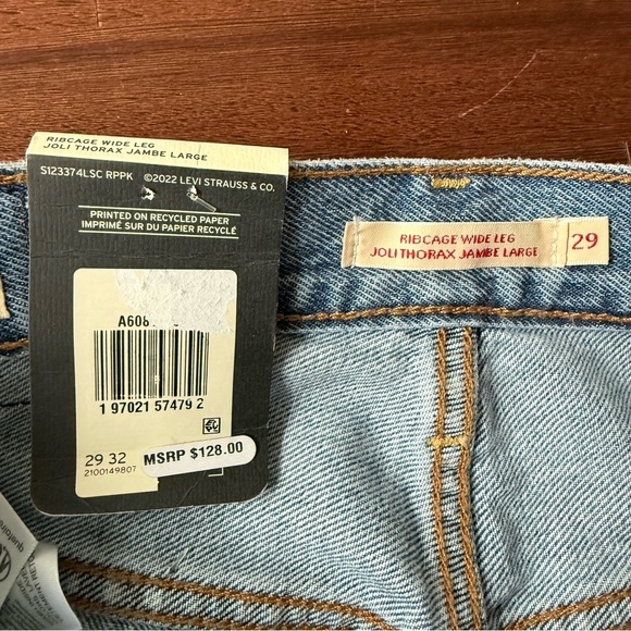 Levi’s Ribcage Wide Leg Jean - Picture 6 of 13